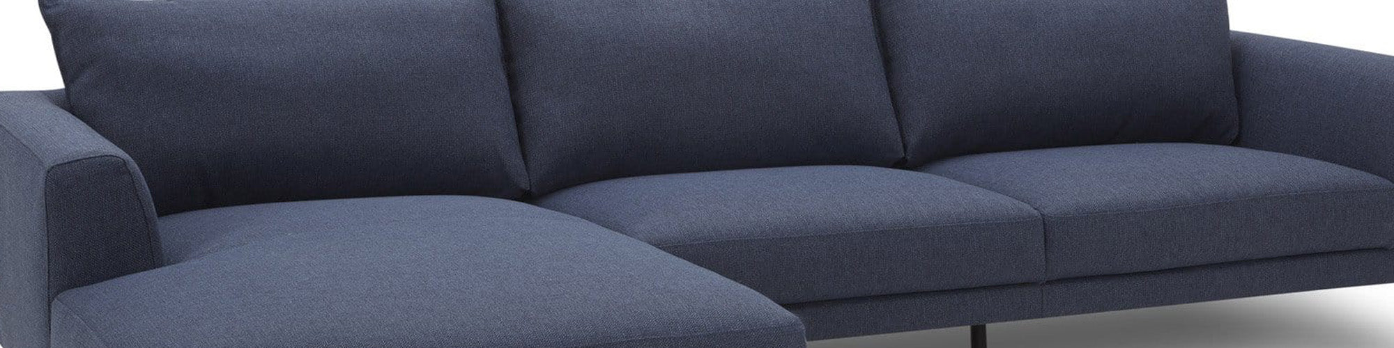 Blå sofa med sjeselong