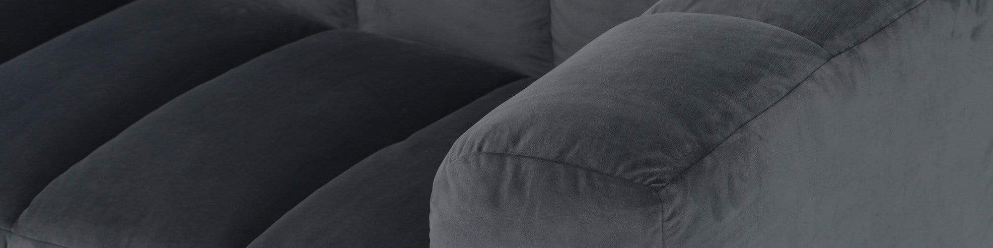 Grå velour sofa