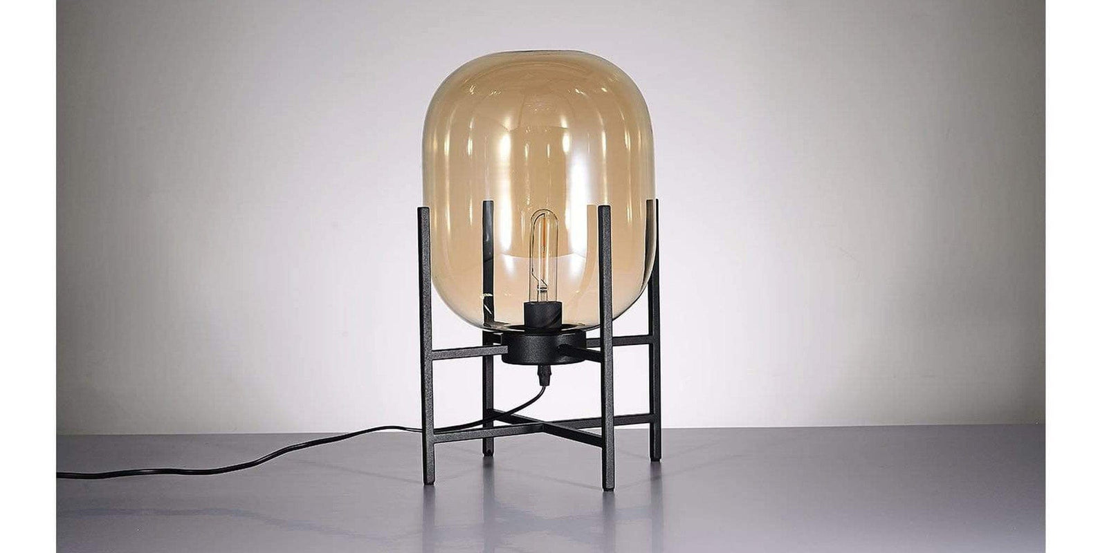 Carrie bordlampe Svart